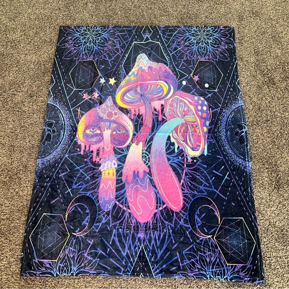Other - Psychedelic Mushroom Throw Blanket